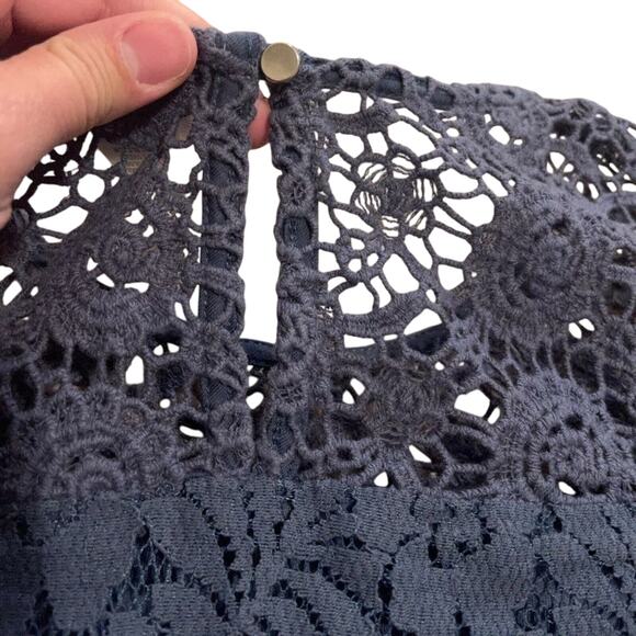 Daytrip Blue Crochet Floral Lace Mock Neck Bling Tank Top Women's Size Large - Picture 5 of 7